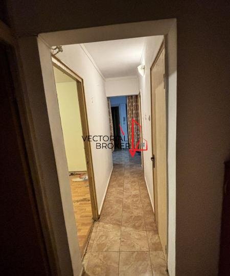 Piata Iancului, 3 camere decomandat, bloc 1980, reabilitat.