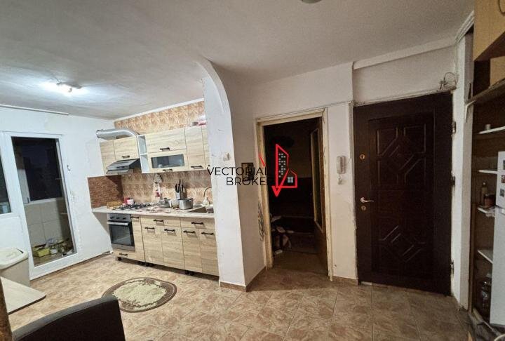 Piata Iancului, 3 camere decomandat, bloc 1980, reabilitat.