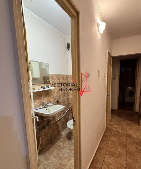 Piata Iancului, 3 camere decomandat, bloc 1980, reabilitat.