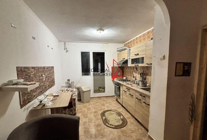 Piata Iancului, 3 camere decomandat, bloc 1980, reabilitat.