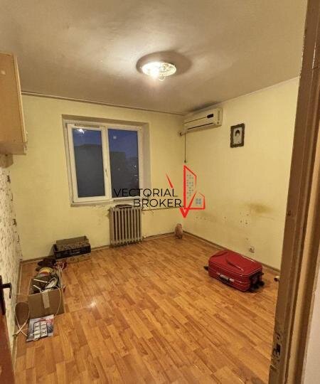 Piata Iancului, 3 camere decomandat, bloc 1980, reabilitat.